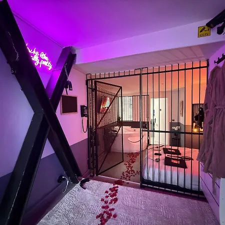 Apartament Prison & Balneo La Interdite Souppes-sur-Loing