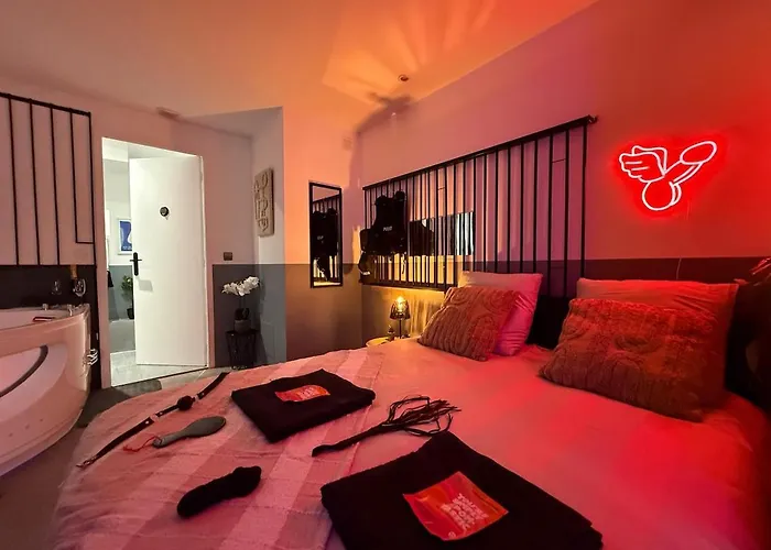 The Forbidden - Prison 아파트